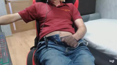 Snapshot of maximus3334 chatting on 25, 9, 2025 maximus3334 online show from 25, 9, 2025