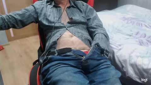 Snapshot of maximus3334 chatting on 13, 10, 2025 maximus3334 online show from 13, 10, 2025