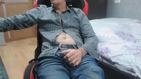 Snapshot of maximus3334 chatting on 16, 10, 2025 maximus3334 online show from 16, 10, 2025