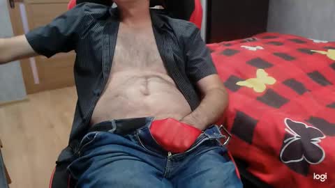 Snapshot of maximus3334 chatting on 17, 10, 2025 maximus3334 online show from 17, 10, 2025