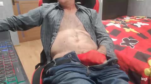 Snapshot of maximus3334 chatting on 24, 10, 2025 maximus3334 online show from 24, 10, 2025