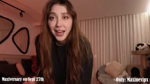 Maxine online show from 26, 9, 2025