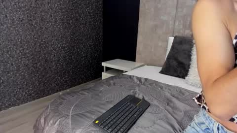 Maxi Rogers online show from 2, 2, 2026