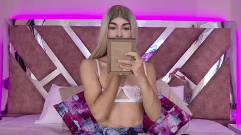 Maxi Rogers online show from 4, 5, 2026