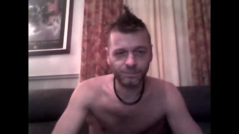Snapshot of maxthewolf chatting on 4, 11, 2025 MaxTheWolf online show from 4, 11, 2025