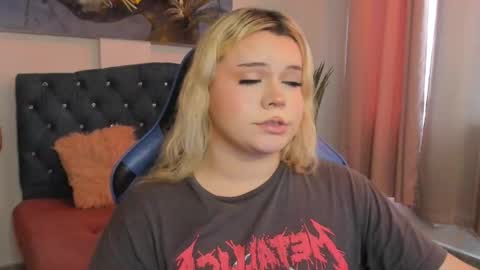 Maxine Minx online show from 11, 2, 2025