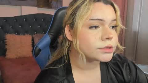 Maxine Minx online show from 9, 3, 2025