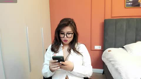 Mia online show from 12, 3, 2025