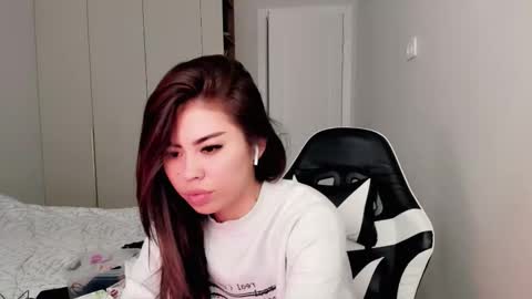 Mia online show from 5, 3, 2026