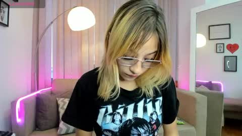 Mayajhons online show from 7, 5, 2026