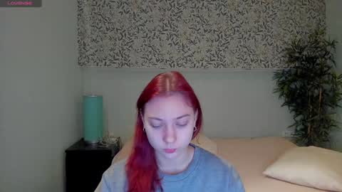 Snapshot of maybe_mia chatting on 30, 1, 2025 Mia GMT2 Mon 3-9 AM Tue 3-9 AM Wed 3-9 AMThur 10 AM - 4 PM Fri 3-9 AM Sat 3-9 AM Sun 3-9 AM. online show from 30, 1, 2025