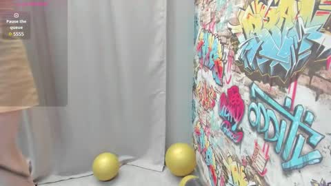 Snapshot of maybe_mia chatting on 4, 2, 2025 Mia GMT2 Mon 3-9 AM Tue 3-9 AM Wed 3-9 AMThur 10 AM - 4 PM Fri 3-9 AM Sat 3-9 AM Sun 3-9 AM. online show from 4, 2, 2025