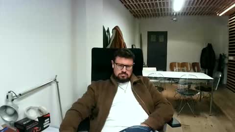 mayde4thbwu online show from 17, 5, 2026