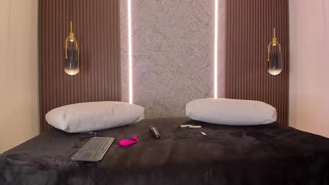 Maye Wells online show from 21, 2, 2026