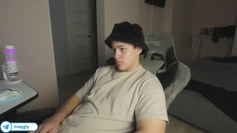 Snapshot of maygly chatting on 25, 10, 2025 Slava and Alextatto online show from 25, 10, 2025