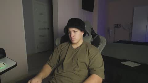 Snapshot of maygly chatting on 28, 10, 2025 Slava and Alextatto online show from 28, 10, 2025