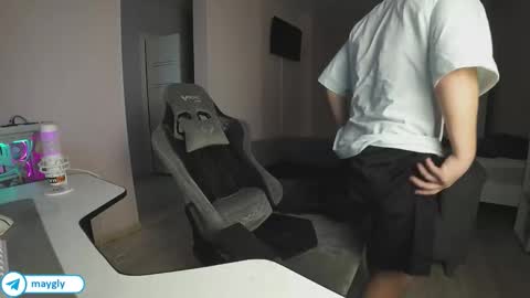 Snapshot of maygly chatting on 1, 11, 2025 Slava and Alextatto online show from 1, 11, 2025