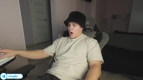 Snapshot of maygly chatting on 5, 11, 2025 Slava and Alextatto online show from 5, 11, 2025