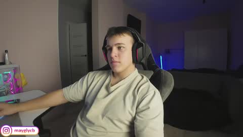 Snapshot of maygly chatting on 7, 11, 2025 Slava and Alextatto online show from 7, 11, 2025