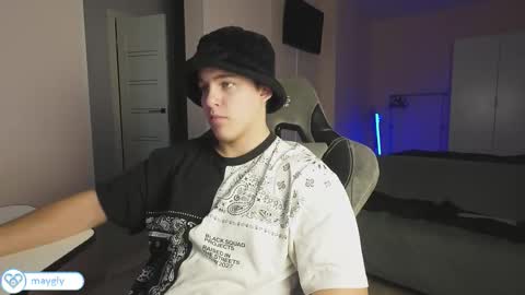 Snapshot of maygly chatting on 8, 11, 2025 Slava and Alextatto online show from 8, 11, 2025