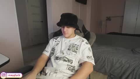 Snapshot of maygly chatting on 21, 11, 2025 Slava and Alextatto online show from 21, 11, 2025