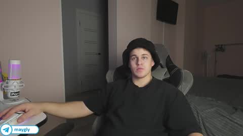 Snapshot of maygly chatting on 28, 11, 2025 Slava and Alextatto online show from 28, 11, 2025