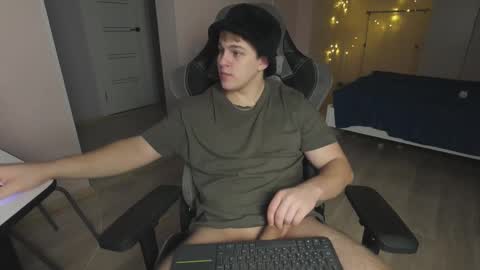 Snapshot of maygly chatting on 7, 1, 2026 Slava and Alextatto online show from 7, 1, 2026