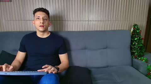 Maykol victoria1624 online show from 2, 1, 2025