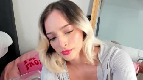 Snapshot of mazekyn chatting on 1, 12, 2025 mazekyn online show from 1, 12, 2025