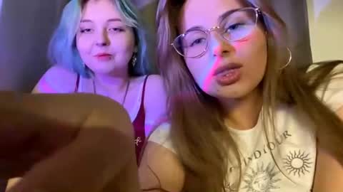 Snapshot of mckenzieflorczak chatting on 29, 7, 2026 Anne and Ellie online show from 29, 7, 2026