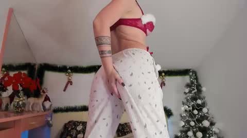 Snapshot of medea_allure chatting on 17, 12, 2025 MEDEA online show from 17, 12, 2025