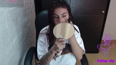 Snapshot of medussa_kat chatting on 12, 1, 2025 Katrina online show from 12, 1, 2025