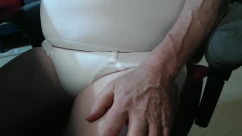 mee9090e900 online show from 17, 9, 2025