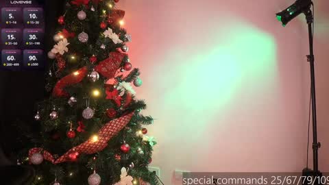 Snapshot of megan_evaans chatting on 11, 12, 2024 welcome guys please help me to reach 100 hands up Thanks online show from 11, 12, 2024