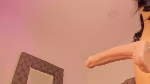 Snapshot of megan_leal1 chatting on 2, 12, 2024 online show from 2, 12, 2024