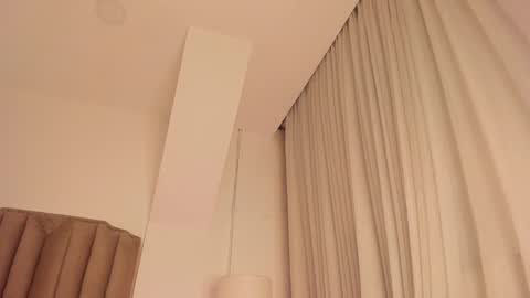 Snapshot of megan_leal1 chatting on 2, 12, 2024 online show from 2, 12, 2024