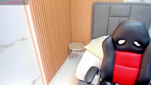 M E G A N  online show from 28, 10, 2025