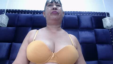 Snapshot of megatitsxxx chatting on 18, 9, 2025 milfpleasure online show from 18, 9, 2025
