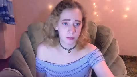 Snapshot of mel_mellie chatting on 4, 2, 2025 Mel Mellie online show from 4, 2, 2025