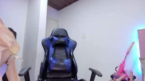 Snapshot of melani_xc chatting on 7, 11, 2025 MELANI - online show from 7, 11, 2025