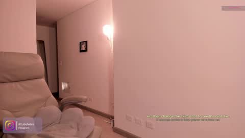 Snapshot of melanie_owo chatting on 30, 10, 2025 Melanie online show from 30, 10, 2025