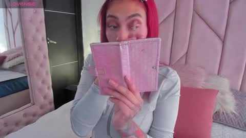 Melanie roux  online show from 4, 11, 2025