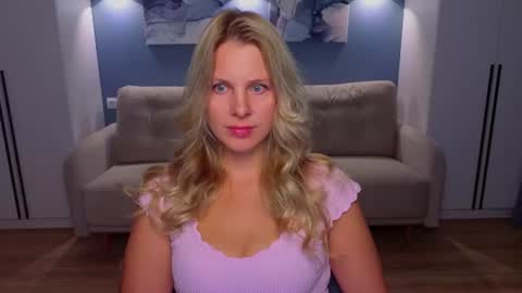 Snapshot of melaniebennett chatting on 13, 7, 2026 Melanie Bennett online show from 13, 7, 2026