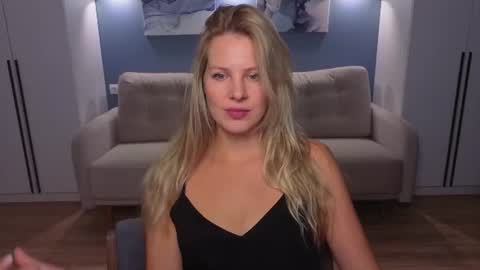 Snapshot of melaniebennett chatting on 28, 7, 2026 Melanie Bennett online show from 28, 7, 2026