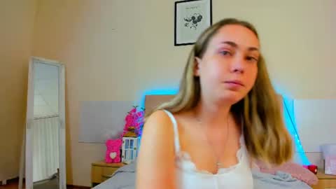 Snapshot of melaniecutys chatting on 14, 7, 2026 Melania online show from 14, 7, 2026