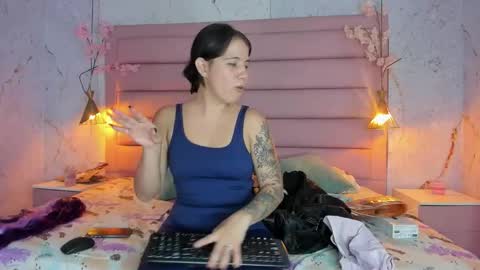 Melanie Roux online show from 24, 10, 2025