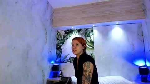 Melanie Roux online show from 3, 5, 2026