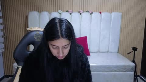 melanny_petite online show from 16, 4, 2026