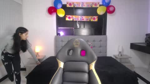 melanny_petite online show from 10, 7, 2026