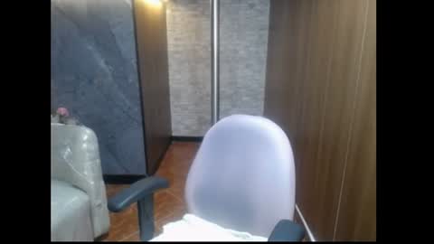 melanny_petite online show from 13, 7, 2026
